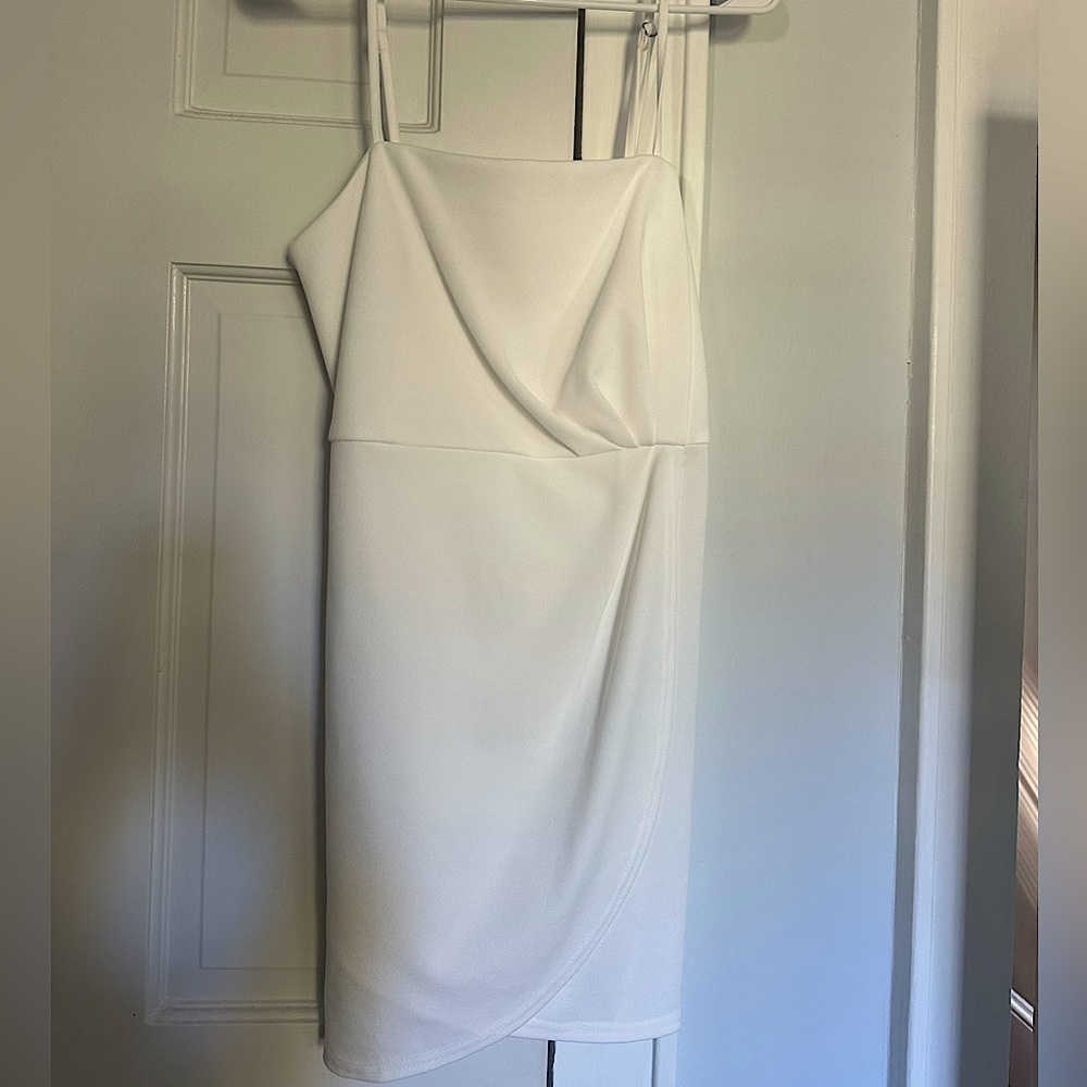 NWT!! Brand She + Sky. Size Medium White Dress 🤍